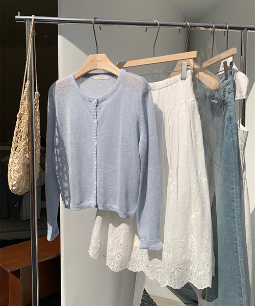 Chiina(チーナ)の「Chiina / シアークルーネック カーディガン(カーディガン/ボレロ・レディース・イエロー/ホワイト/ライトグリーン/ブラック/ブルー/グレー/チャコールグレー・FREE)」の9枚目の写真