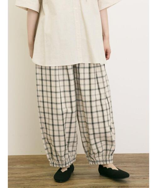 Samansa Mos2（サマンサ モスモス）の「【M/Lサイズ】綿麻平織りウエスト切替ギャザーバルーンパンツ（その他パンツ・レディース・ネイビー/モカ/キナリ/ブラック・L/M）」の2枚目の写真