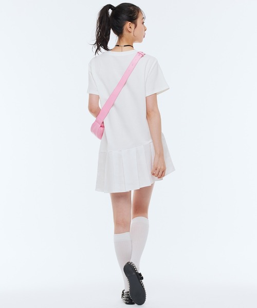 Narcissus(ナルシス)の「プリーツミニワンピース アシンメトリー(ワンピース・レディース・ホワイト/ブラック・FREE)」の4枚目の写真