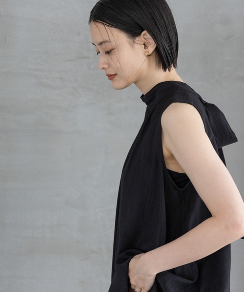 A part by（アパートバイ）の「ボウタイブラウスノースリーブ（Tシャツ/カットソー・レディース・ブラック/アイボリー/ライトオレンジ系5・FREE）」の2枚目の写真