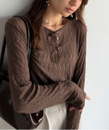 ほどよい透け感が大人上品。総柄シアーレーストップス(長袖)