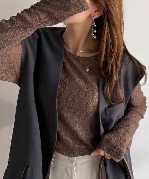 classicalelf（クラシカルエルフ）の「ほどよい透け感が大人上品。総柄シアーレーストップス(長袖)（Tシャツ/カットソー・レディース・ブラウン/グレイッシュベージュ/ブラック/オフホワイト/ブルー・X-LARGE/SMALL/MEDIUM/LARGE）」の10枚目の写真