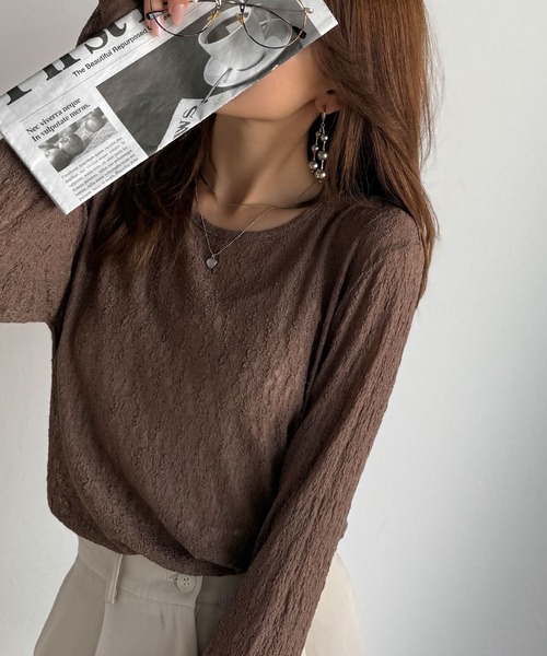 classicalelf（クラシカルエルフ）の「ほどよい透け感が大人上品。総柄シアーレーストップス(長袖)（Tシャツ/カットソー・レディース・ブラウン/グレイッシュベージュ/ブラック/オフホワイト/ブルー・X-LARGE/SMALL/MEDIUM/LARGE）」の9枚目の写真