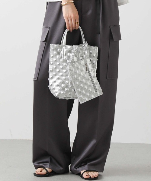 Gready Brilliant（グレディブリリアン）の「スタッズレザーメタリック（ショルダーバッグ・レディース・シルバー・FREE）」の6枚目の写真