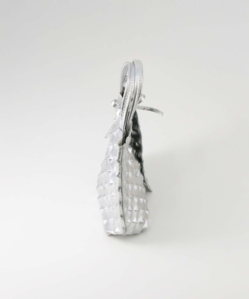 Gready Brilliant（グレディブリリアン）の「スタッズレザーメタリック（ショルダーバッグ・レディース・シルバー・FREE）」の3枚目の写真