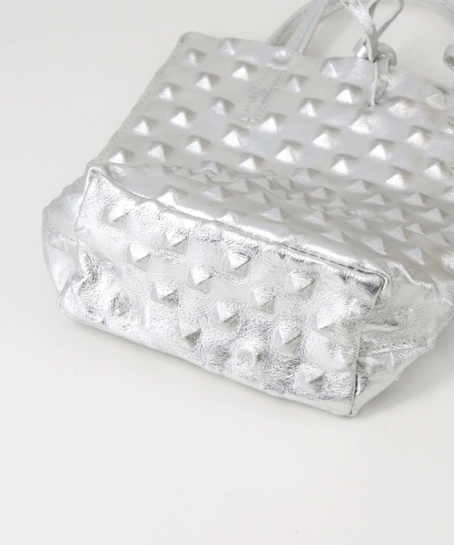 Gready Brilliant（グレディブリリアン）の「スタッズレザーメタリック（ショルダーバッグ・レディース・シルバー・FREE）」の19枚目の写真