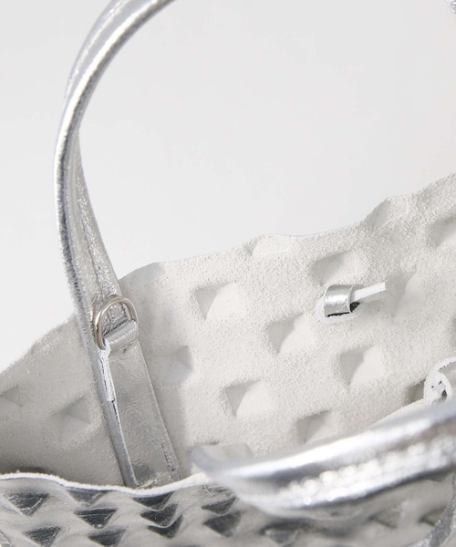 Gready Brilliant（グレディブリリアン）の「スタッズレザーメタリック（ショルダーバッグ・レディース・シルバー・FREE）」の16枚目の写真