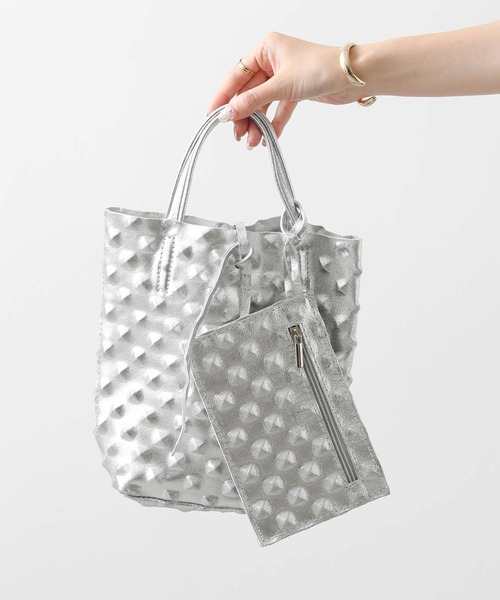 Gready Brilliant（グレディブリリアン）の「スタッズレザーメタリック（ショルダーバッグ・レディース・シルバー・FREE）」の21枚目の写真