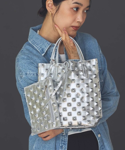 Gready Brilliant（グレディブリリアン）の「スタッズレザーメタリック（ショルダーバッグ・レディース・シルバー・FREE）」の20枚目の写真