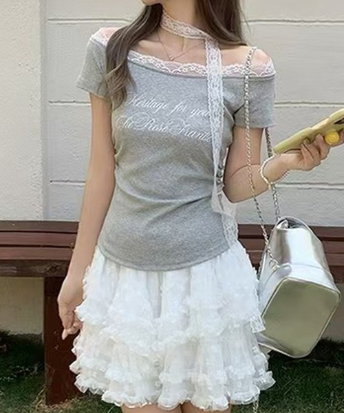 CERCA(チェルカ)の「Nia(ニア)/【レースタイ付き】オフショルダー レースドッキングカットソー Tシャツ(Tシャツ/カットソー・レディース・グレー/ホワイト・SMALL/MEDIUM)」の1枚目の写真