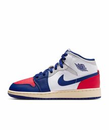 JORDAN BRAND（ジョーダンブランド）の「エア ジョーダン 1 MID ジュニアシューズ / Air Jordan 1 Mid Big Kids' Shoes DQ8423-102 White（スニーカー・キッズ）」