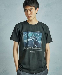 MEN'S BIGI（メンズビギ）の「【THE CULTURE CODE x Klaus Voormann x MEN'S BIGI / ザ・カルチャーコード x クラウス・フォアマン x メンズビギ】 別注プリントTシャツ＜Elvis Meets The Beatles ーJukebox＞（Tシャツ/カットソー）」