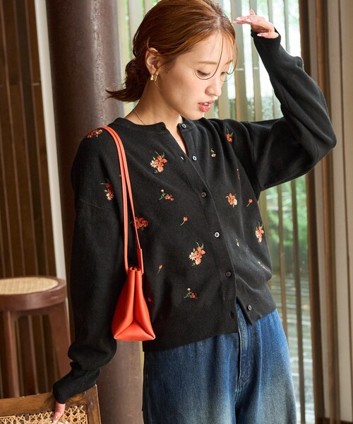 セール】限定展開 フラワー 刺繍 クルーネック ニット カーディガン