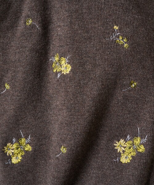 FREAK'S STORE(フリークスストア)の「限定展開 フラワー 刺繍 クルーネック ニット カーディガン(カーディガン/ボレロ・レディース・チャコールグレー/ナチュラル/ブラック/ブラウン・フリ-)」の20枚目の写真