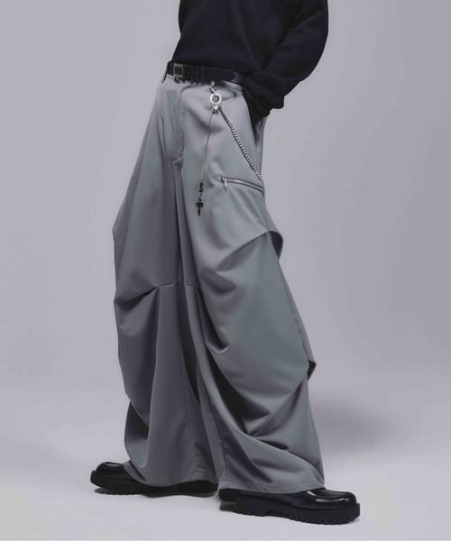 welise（ウェライズ）の「welise×犬飼京 -ephemeral- グレイスフルヘビーTR 3Dタックワイドフレアスラックス（スラックス・メンズ・グレー/チャコールグレー/ブラック・S/M/L）」の3枚目の写真