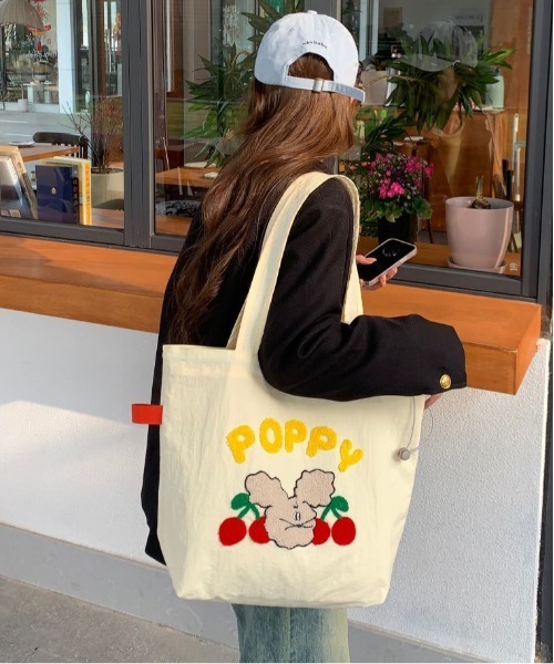 gossip!ロサンゼルス(ゴシップロサンゼルス)の「Y2K ハート刺繍ブラックトートバッグ トートバッグ プールバッグ 水着OK(ショルダーバッグ・レディース・レッド/イエロー/ブラック/オフホワイト/グレー・FREE)」の1枚目の写真