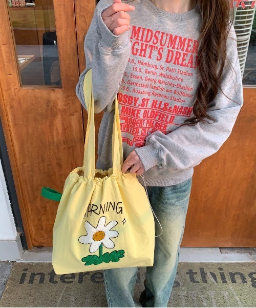 gossip!ロサンゼルス(ゴシップロサンゼルス)の「Y2K ハート刺繍ブラックトートバッグ トートバッグ プールバッグ 水着OK(ショルダーバッグ・レディース・レッド/イエロー/ブラック/オフホワイト/グレー・FREE)」の4枚目の写真