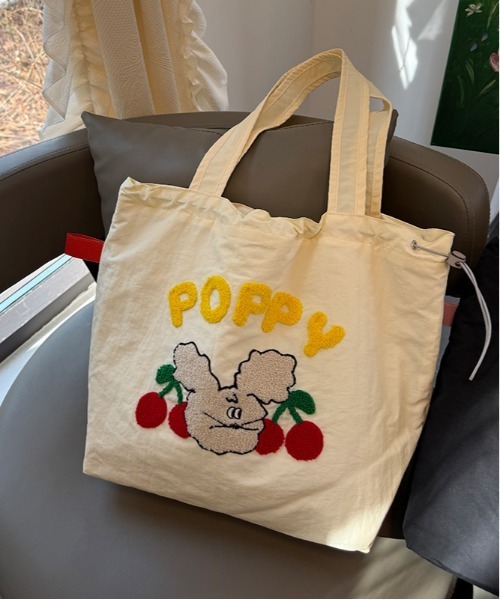 gossip!ロサンゼルス(ゴシップロサンゼルス)の「Y2K ハート刺繍ブラックトートバッグ トートバッグ プールバッグ 水着OK(ショルダーバッグ・レディース・レッド/イエロー/ブラック/オフホワイト/グレー・FREE)」の14枚目の写真