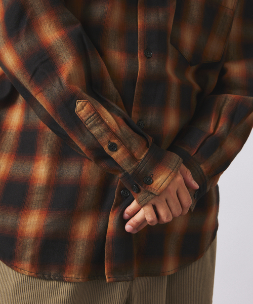 JOURNAL STANDARD relume（ジャーナルスタンダード　レリューム）の「フランネル オンブレ チェック シャツ（シャツ/ブラウス・メンズ・キャメル/ネイビー/チャコールグレー・LARGE/MEDIUM）」の16枚目の写真