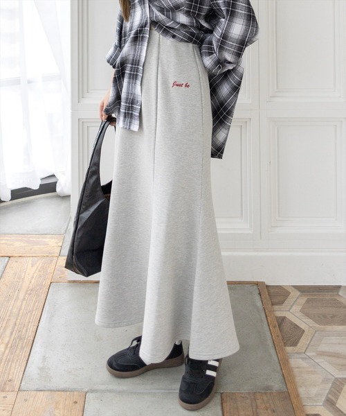CLEAR BASIC（クリアベーシック）の「スウェットワンポイント刺繍入りマーメイドスカート[カジュアル 着回し抜群 大人]≪AW新作≫（スカート・レディース・チャコールグレー/杢グレー/ブラック・F）」の3枚目の写真