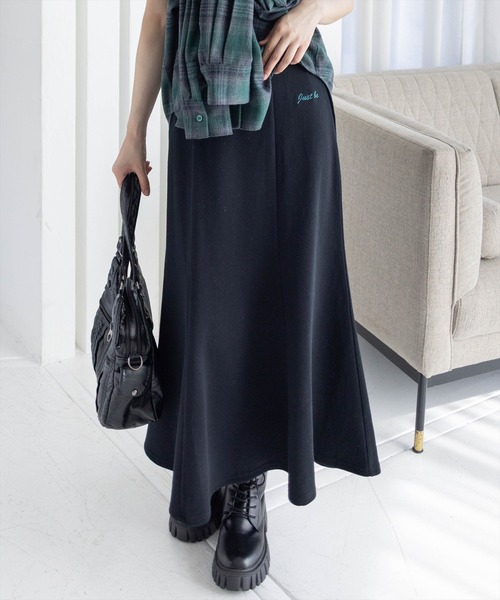 CLEAR BASIC（クリアベーシック）の「スウェットワンポイント刺繍入りマーメイドスカート[カジュアル 着回し抜群 大人]≪AW新作≫（スカート・レディース・チャコールグレー/杢グレー/ブラック・F）」の2枚目の写真
