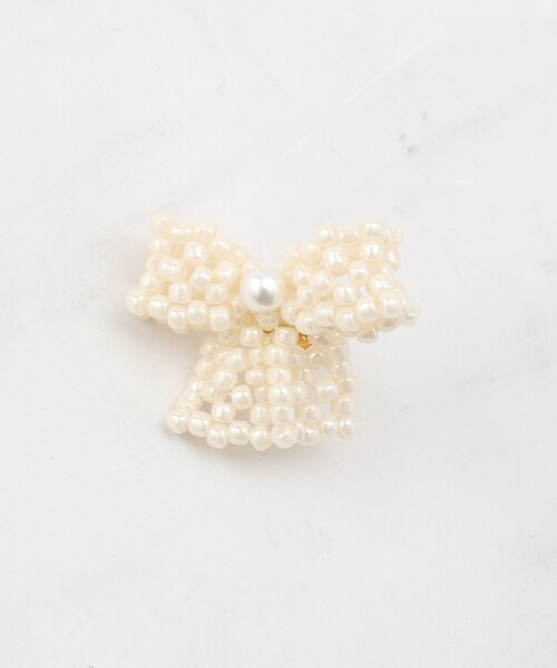 couture brooch（クチュールブローチ）の「パール調リボンモチーフピアス（ピアス（両耳用）・レディース・ゴールド・00）」の4枚目の写真