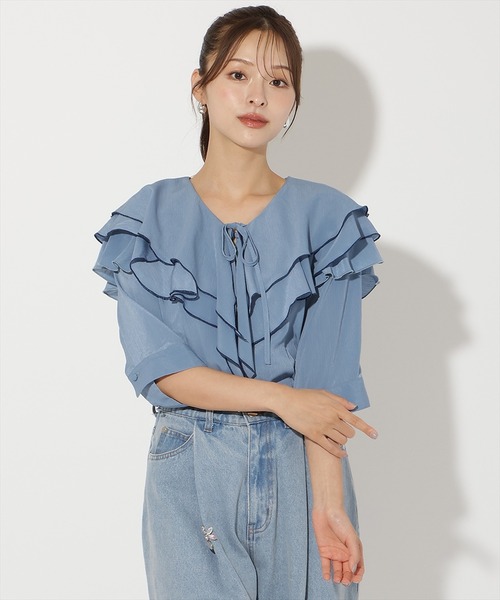 AND COUTURE（アンドクチュール）の「ラッフルハーフスリーブブラウス（シャツ/ブラウス・レディース・ブラック/アイボリー/ダークブルー・FREE）」の3枚目の写真