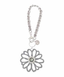 MK MICHEL KLEIN（エムケーミッシェルクラン）の「BIGフラワーチェーンリボンチャーム（キーホルダー）」