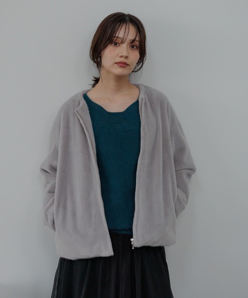 Andemiu（アンデミュウ）の「ノーカラーFファーブルゾン498686（ブルゾン・レディース・グレー/ブラウン/グレイッシュベージュ・FREE）」の2枚目の写真