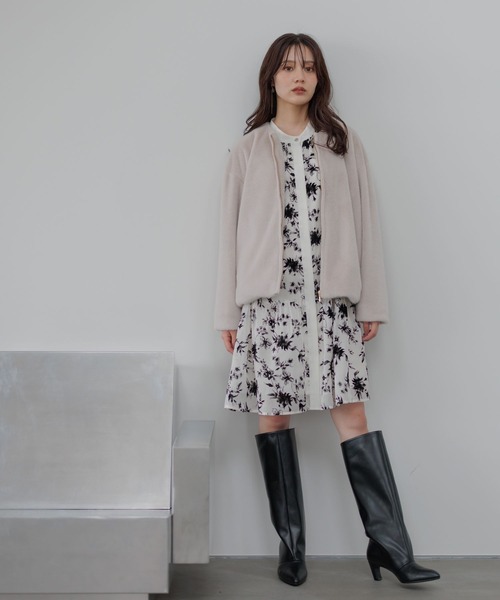 Andemiu（アンデミュウ）の「ノーカラーFファーブルゾン498686（ブルゾン・レディース・グレー/ブラウン/グレイッシュベージュ・FREE）」の4枚目の写真