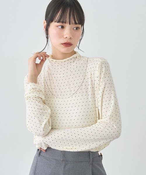 earth music&ecology（アースミュージックアンドエコロジー）の「【吸湿発熱】あったかフェミニンインナー（シアーハイネック）（Tシャツ/カットソー・レディース・オフホワイト/ライトイエロー/ブラック/ブラウン系その他4/ピンク/ライトグリーン/ドット・S/M）」の7枚目の写真