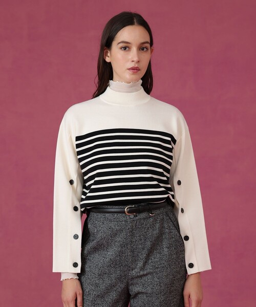 ANAYI(アナイ)の「メリノウール釦スリーブ プルオーバー(ニット/セーター・レディース・ホワイト系その他/オフホワイト/ネイビー・38/36)」の2枚目の写真