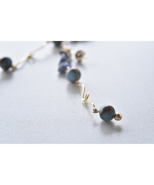 tone（トーン）の「【Astyle】ターコイズ×ソーダライトピアス(MA)（ピアス（両耳用）・レディース・ゴールド・FREE）」の2枚目の写真