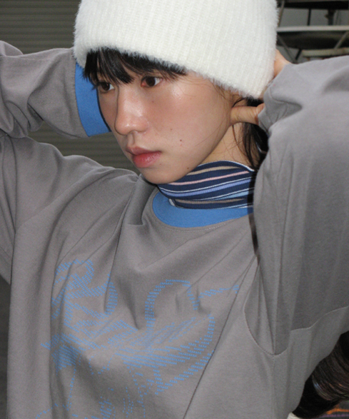 RONRON(ロンロン)の「ALPHABET SKETCH CAT RINGER LONG SLEEVE CHARCOAL BLUE(Tシャツ/カットソー・レディース・その他・FREE)」の3枚目の写真
