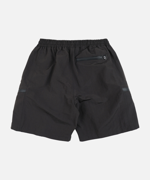 FRIZMWORKS(フリズムワークス)の「NYLON UTILITY POCKET SHORTS _ CHARCOAL(その他パンツ・メンズ・その他・LARGE/X-LARGE/SMALL/MEDIUM)」の2枚目の写真