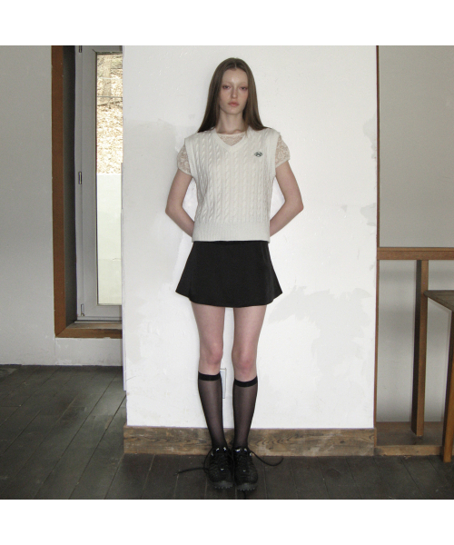 SINOON（シヌーン）の「FISHER SLIT CABLE KNIT VEST (WHITE)（ベスト・レディース・ホワイト・FREE）」の2枚目の写真