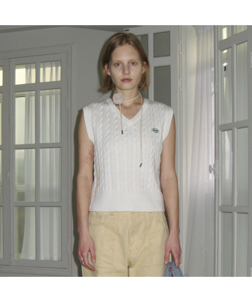 SINOON（シヌーン）の「FISHER SLIT CABLE KNIT VEST (WHITE)（ベスト・レディース・ホワイト・FREE）」の3枚目の写真