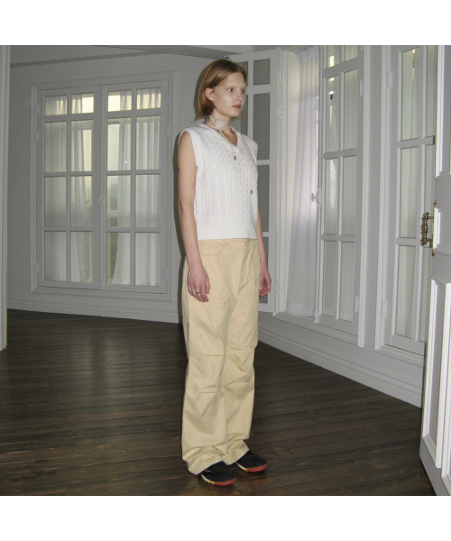 SINOON（シヌーン）の「FISHER SLIT CABLE KNIT VEST (WHITE)（ベスト・レディース・ホワイト・FREE）」の4枚目の写真