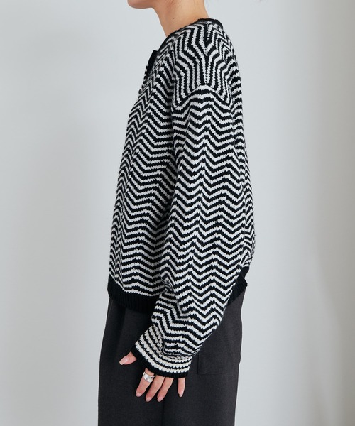 PUAL CE CIN（ピュアルセシン）の「ヘリンボーン編みニットカーディガン（カーディガン/ボレロ・レディース・ブラック系・FREE）」の10枚目の写真