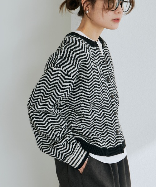 PUAL CE CIN（ピュアルセシン）の「ヘリンボーン編みニットカーディガン（カーディガン/ボレロ・レディース・ブラック系・FREE）」の4枚目の写真