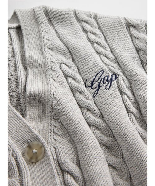 GAP(ギャップ)の「ボクシー ケーブルニット GAPロゴ カーディガン(カーディガン/ボレロ・レディース・ブラック/アイボリー/ライトグレー・L/XXS/XS/XL/M/S)」の7枚目の写真