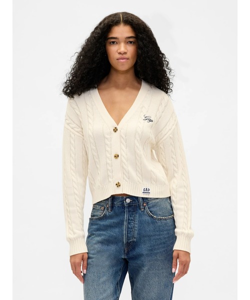 GAP(ギャップ)の「ボクシー ケーブルニット GAPロゴ カーディガン(カーディガン/ボレロ・レディース・ブラック/アイボリー/ライトグレー・L/XXS/XS/XL/M/S)」の2枚目の写真
