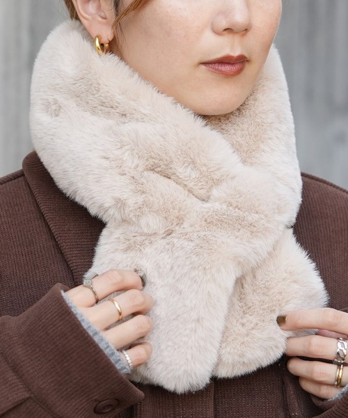 reca(レカ)の「差し込みフェイクファーマフラー(マフラー・レディース・チャコール/ベージュ/ブラウン・ONE SIZE)」の10枚目の写真