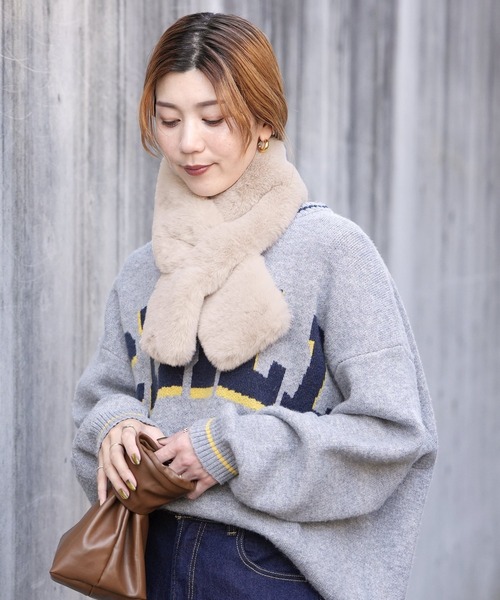reca(レカ)の「差し込みフェイクファーマフラー(マフラー・レディース・チャコール/ベージュ/ブラウン・ONE SIZE)」の11枚目の写真