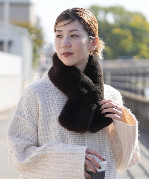 reca(レカ)の「差し込みフェイクファーマフラー(マフラー・レディース・チャコール/ベージュ/ブラウン・ONE SIZE)」の5枚目の写真