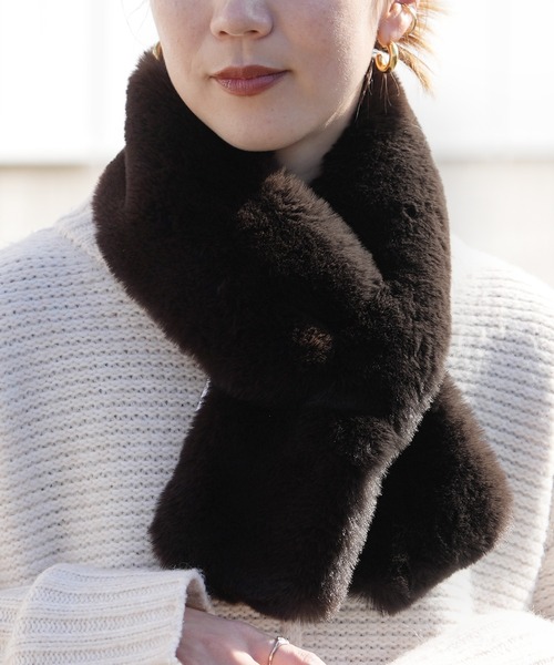 reca(レカ)の「差し込みフェイクファーマフラー(マフラー・レディース・チャコール/ベージュ/ブラウン・ONE SIZE)」の6枚目の写真