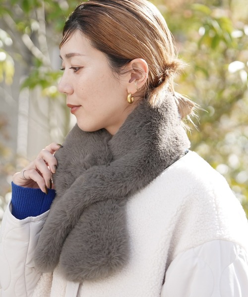 reca(レカ)の「差し込みフェイクファーマフラー(マフラー・レディース・チャコール/ベージュ/ブラウン・ONE SIZE)」の8枚目の写真