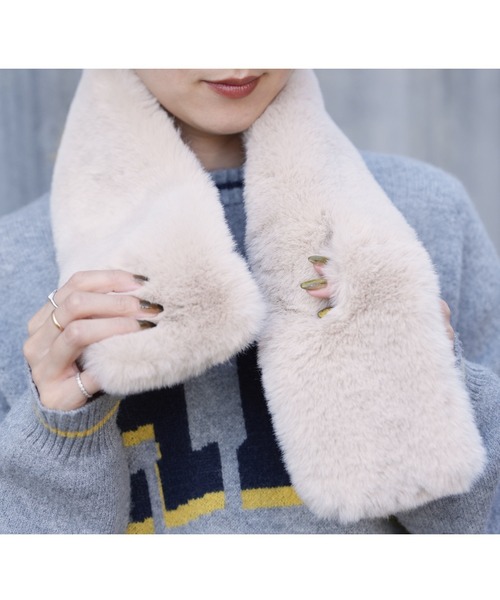 reca(レカ)の「差し込みフェイクファーマフラー(マフラー・レディース・チャコール/ベージュ/ブラウン・ONE SIZE)」の14枚目の写真