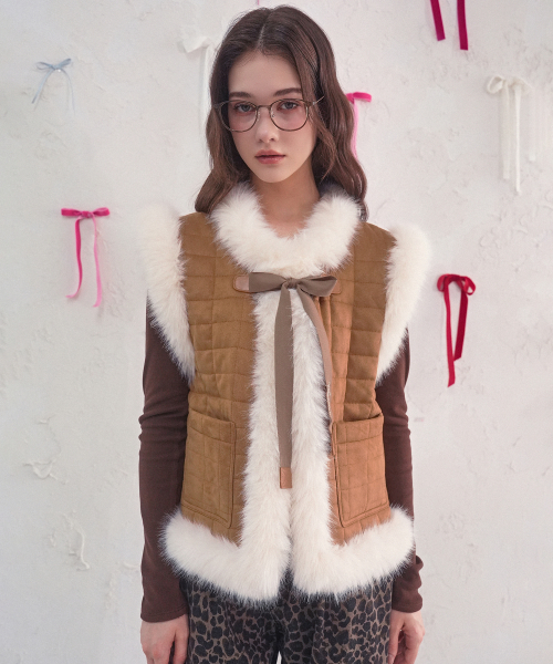 Vivacious(ビバシャス)の「Fur Trim Quilted Vest BLACK(ベスト・レディース・ブラック・FREE)」の2枚目の写真