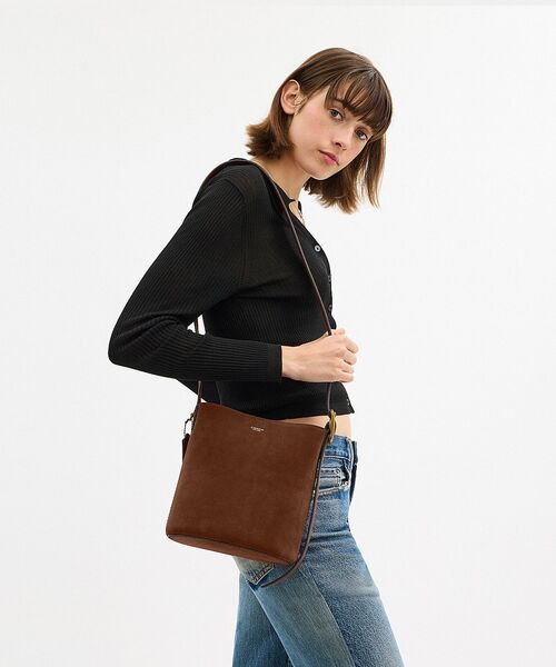 COACH（コーチ）の「ブリーカー バケット バッグ 21（ショルダーバッグ・レディース・ブラウン系その他・ONE）」の2枚目の写真